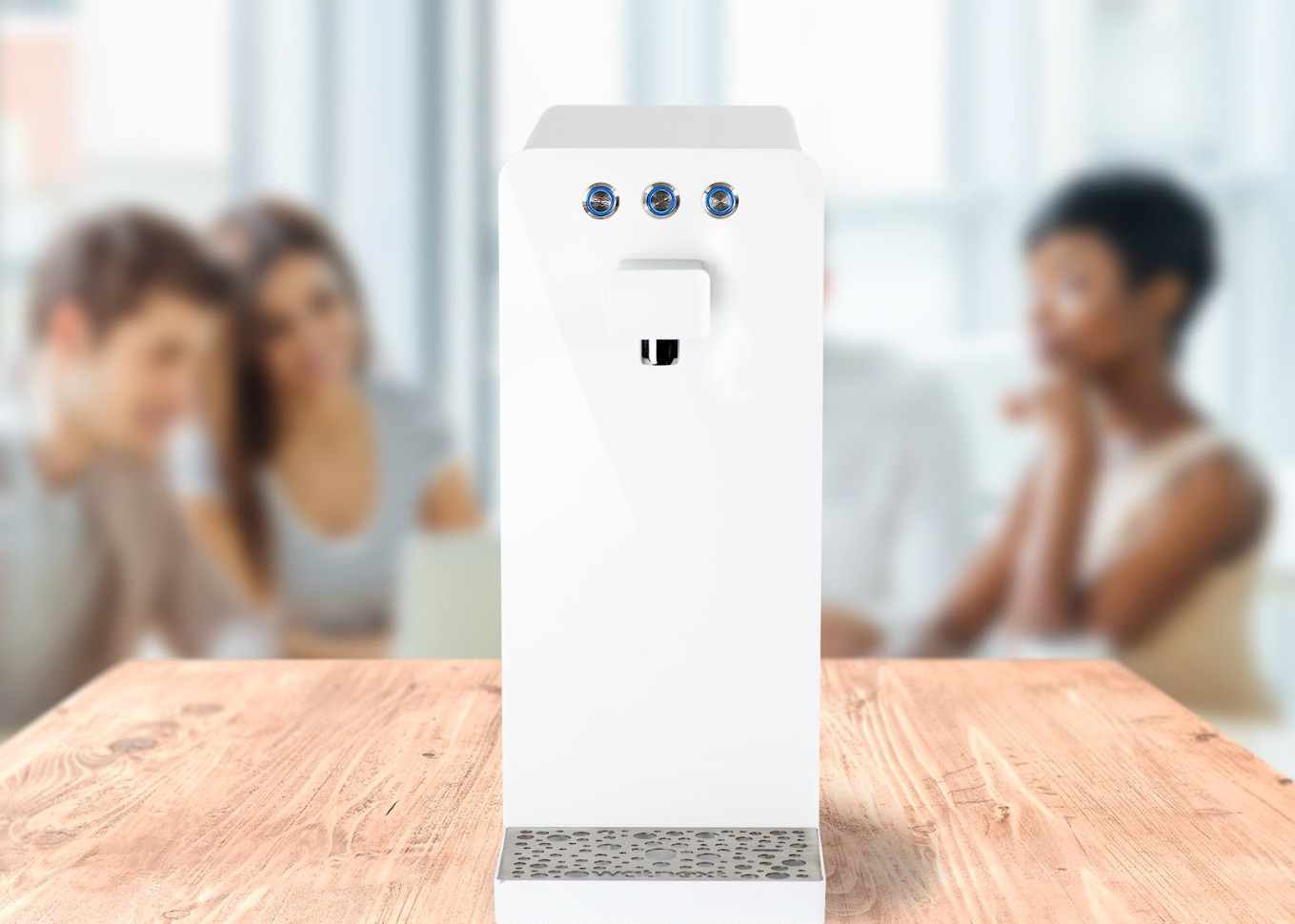 ❄️ Rafraîchissement instantané : En été, quoi de mieux qu'une eau fraîche et cristalline pour vous désaltérer ? Nos fontaines vous offrent des options de refroidissement pour vous permettre de savourer une eau parfaitement fraîche à tout moment de la journée. Adieu les bouteilles d'eau en plastique, bonjour à une hydratation saine et respectueuse de l'environnement.